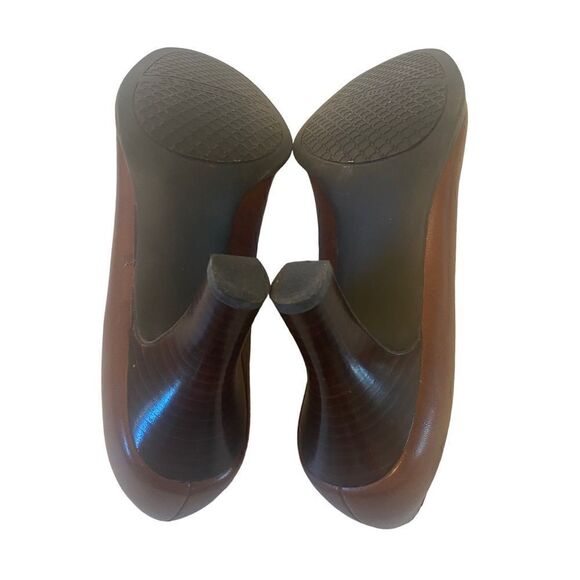 Naturalizer Joela Two-Toned Coffee/Brown Leather Upper Heeled Loafers. - Picture 6 of 7